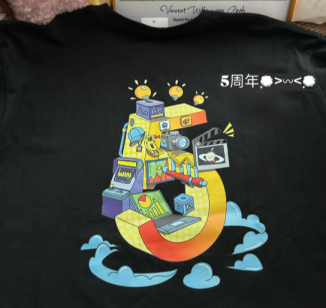 -不是…现在文化衫都卷成这样了? -不是…现在文化衫都卷成这样了?